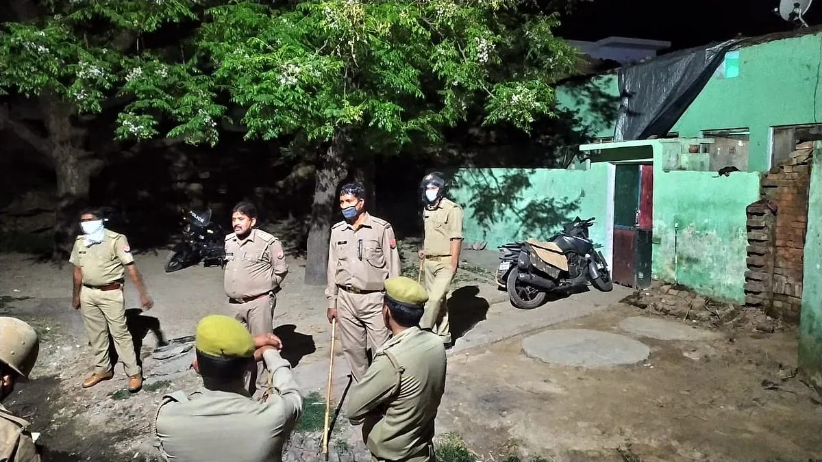 Uttar Pradesh: Cops attacked by Villagers while trying to enforce lockdown, SI, constable serious