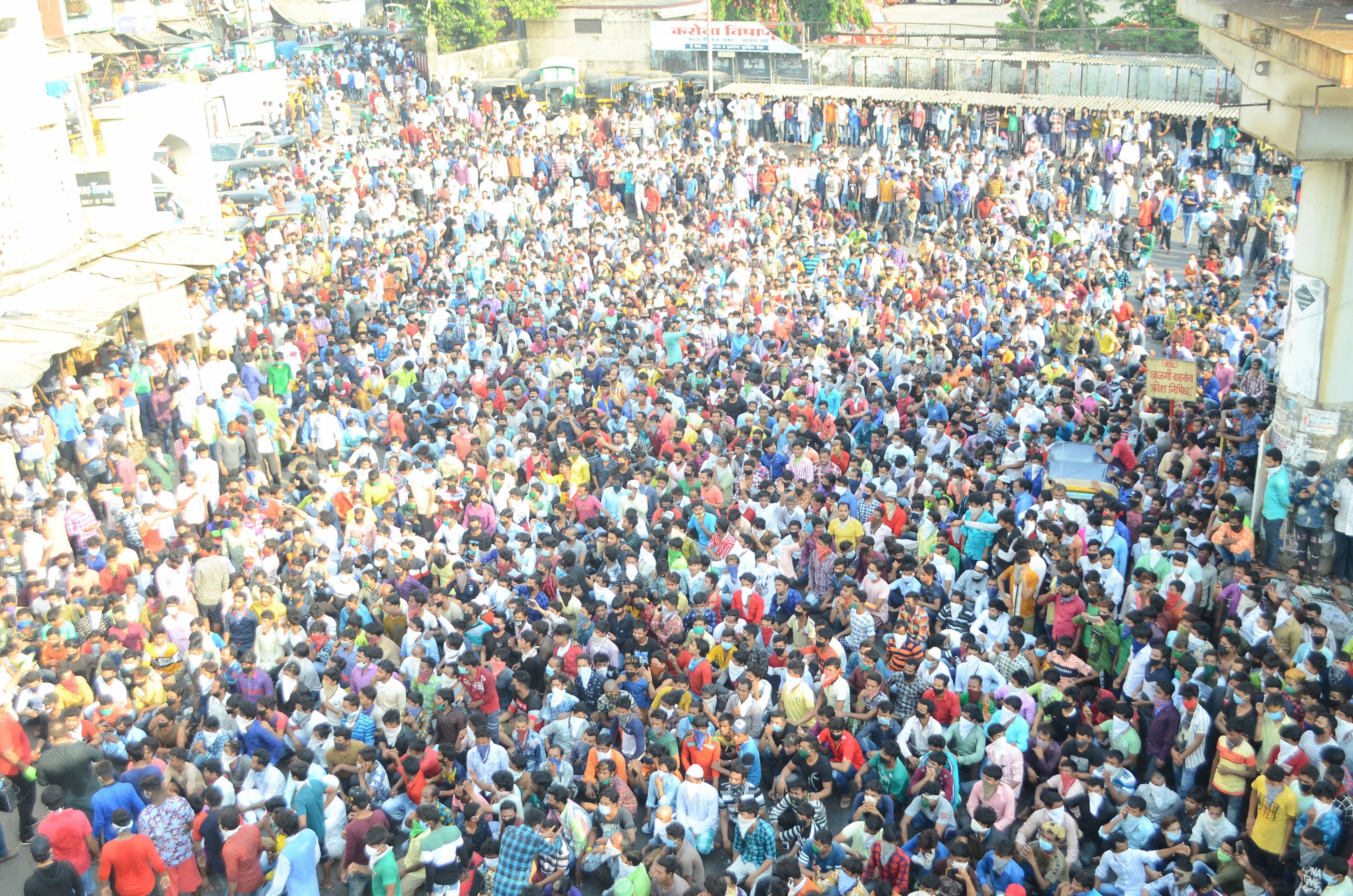Migrants’ protest in Mumbai: FIR against TV journalist