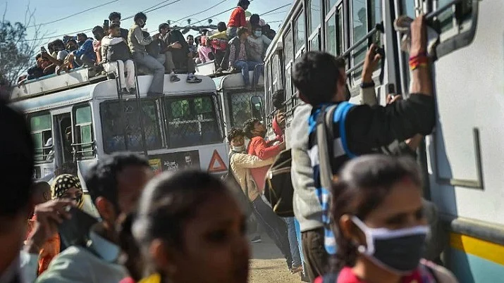 Centre allows stranded migrant workers, students to move during lockdown