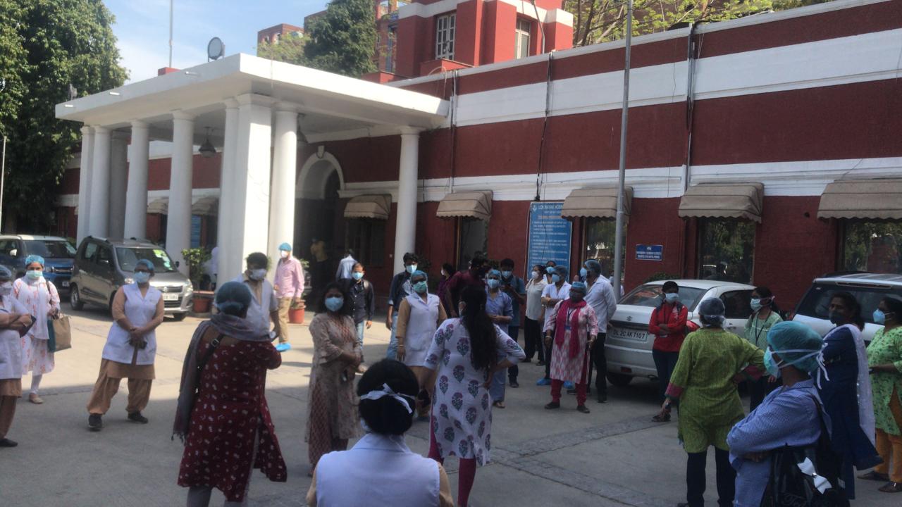 COVID-19: LNJP Hospital nurses stage protest against lack of sanitised accommodation, PPE suits