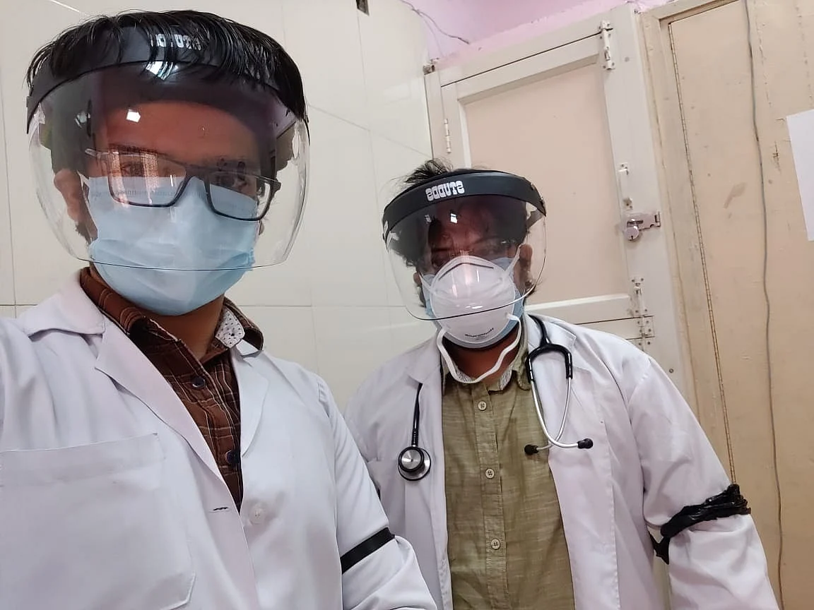 Medics hold ‘black ribbon’ protest against new quarantine guidelines