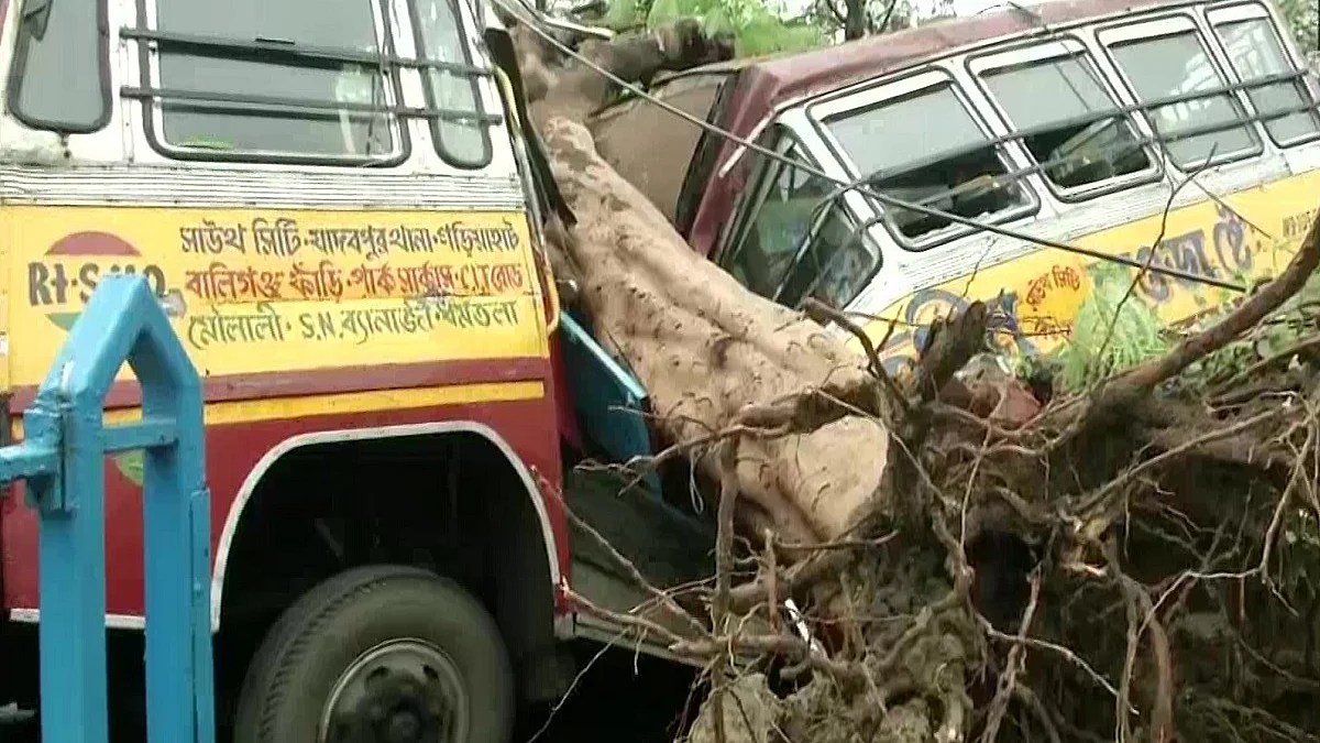 Savage cyclone Amphan weakens, centres over Bangladesh