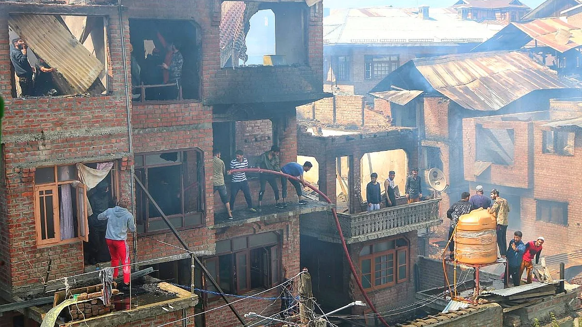 Srinagar gun battle leads to 19 poor families losing the roof over their head