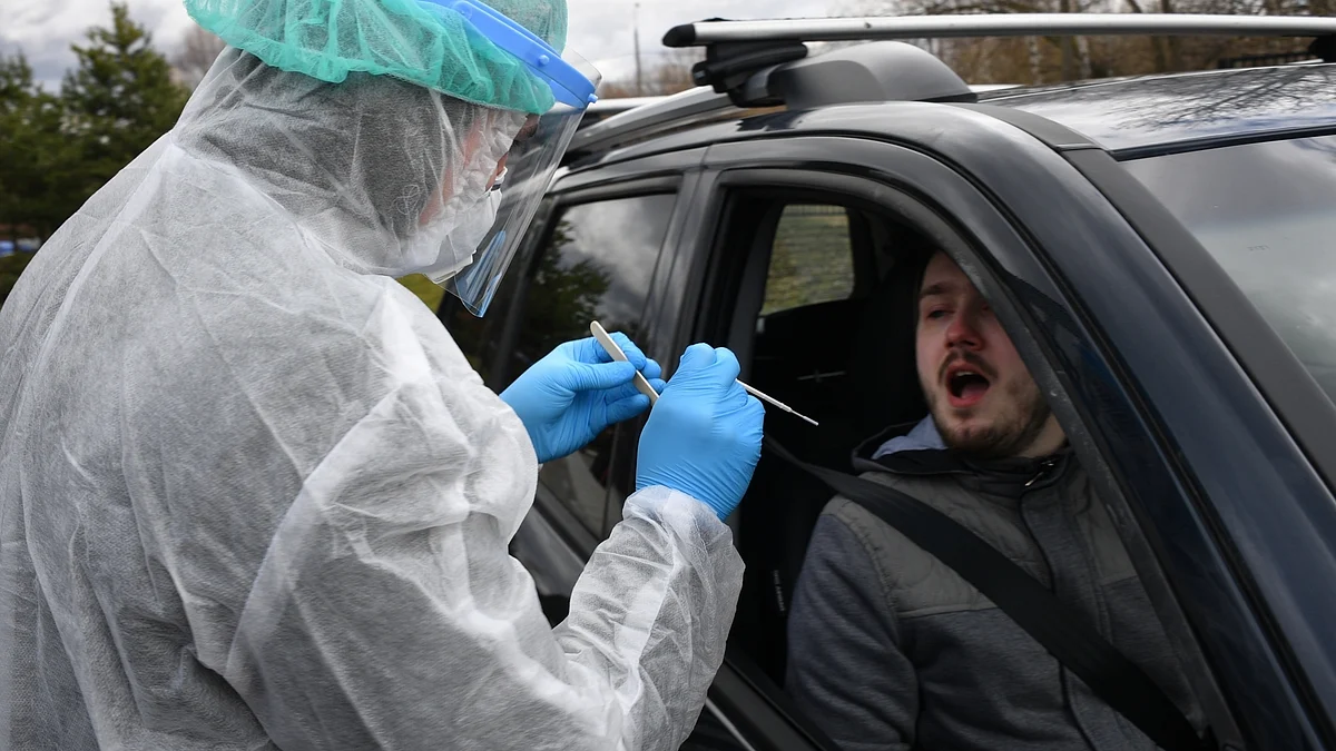 Russia registers new single-day record of 10,633 COVID-19 cases