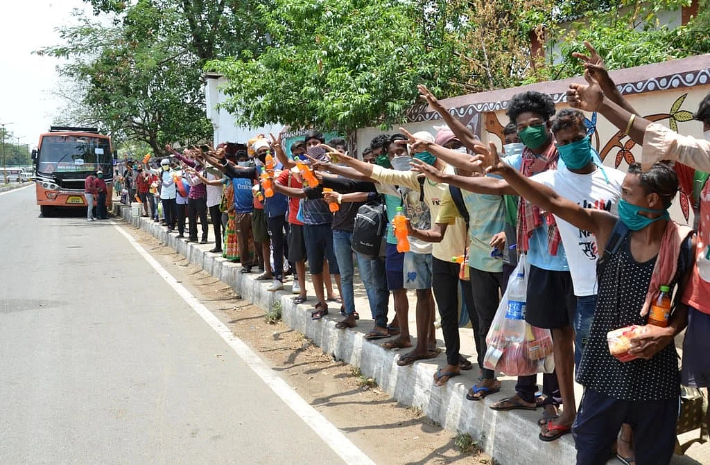 Migrant workers’ children thank ‘Hemant Soren Uncle’ after being flown back by Jharkhand Govt