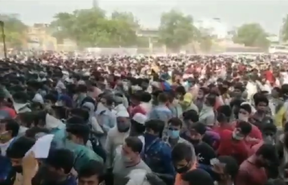 WATCH: Social distancing norms go for a toss as over 1,000 migrant workers gather for ‘Shramik’ train in UP
