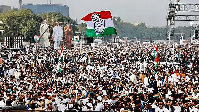 Give Rs.10,000 to poor: 50 lakh Congress workers to demand direct cash transfer on Facebook on Thursday