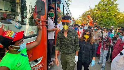 Actor Sonu Sood back in the field gave toll free number for corona victims Actor Sonu Sood back in the field gave toll free number for corona victims