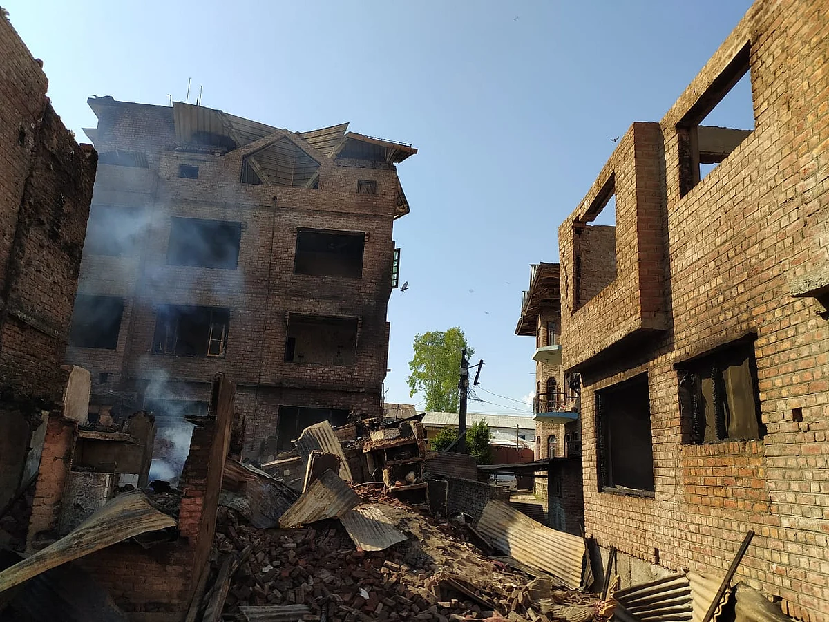 Srinagar gun battle leads to 19 poor families losing the roof over their head