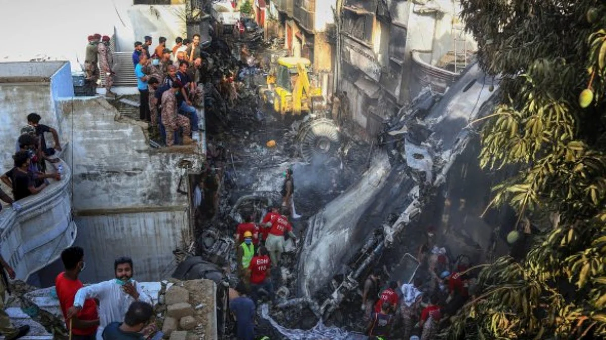 It was all ‘fire and smoke’: eyewitnesses recount Pakistan plane crash
