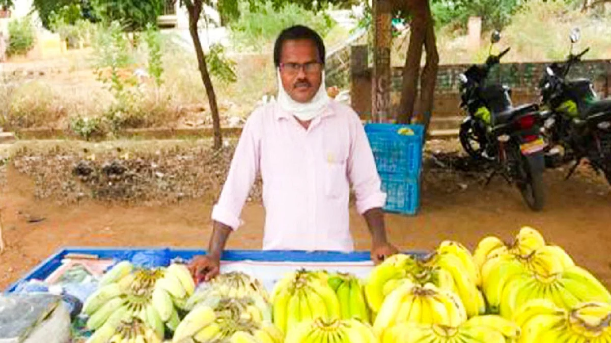 Forced to sell bananas, jobless AP teacher gets succour from ex-students