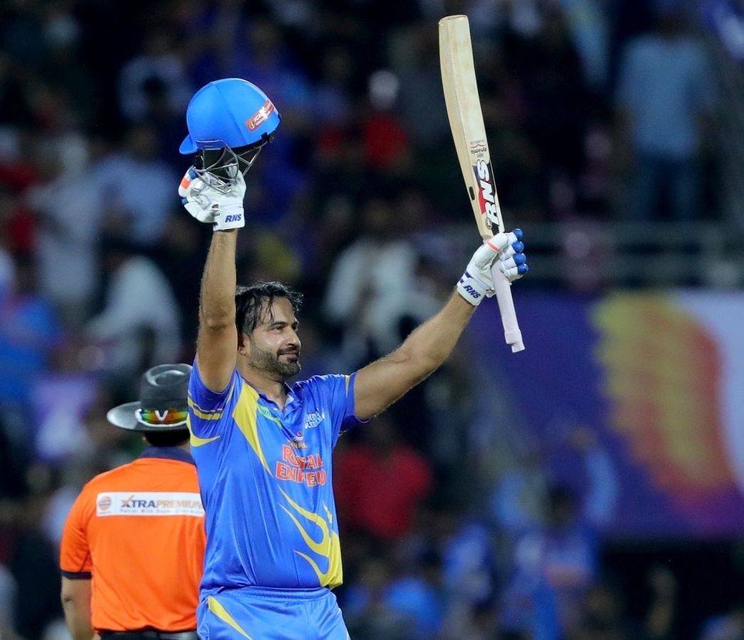 Shikhar plays freely, gives time to Rohit: Irfan