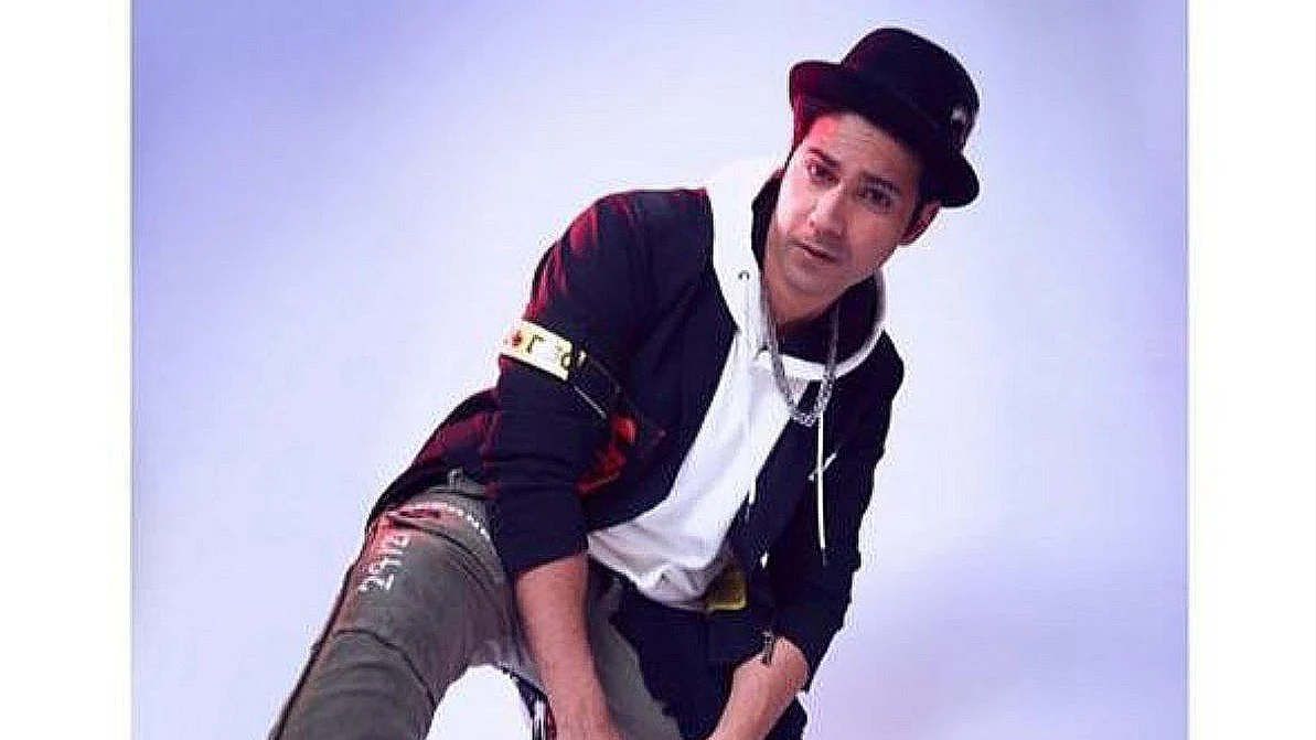 Corona crisis: Varun Dhawan provides financial help to 200 Bollywood dancers