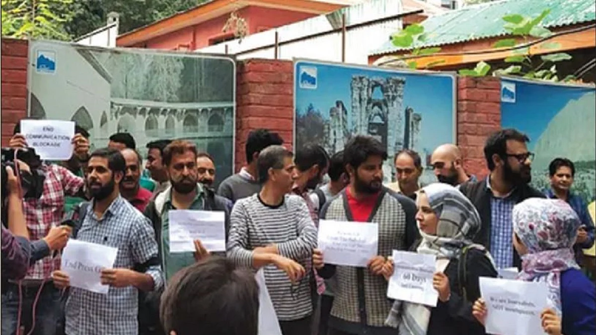 Journalists in Srinagar protesting with posters and placards 