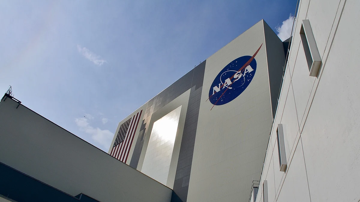 NASA probe spots Martian night sky pulsing in UV light
