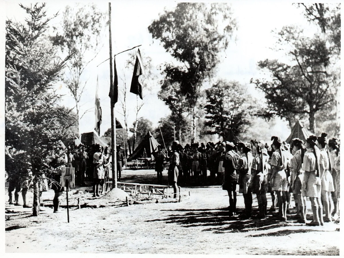 When an Indian raised the Pakistani flag in Paris and turban of a Sikh used to stitch it