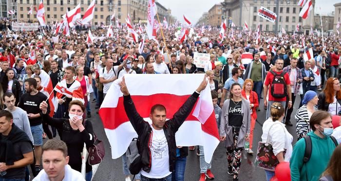 Belarus opposition holds mass rally in Minsk despite ban