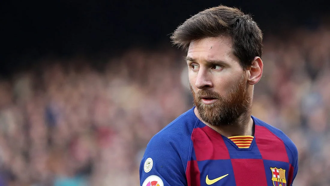 Lionel Messi tells Barcelona he wants to leave, signaling end of era