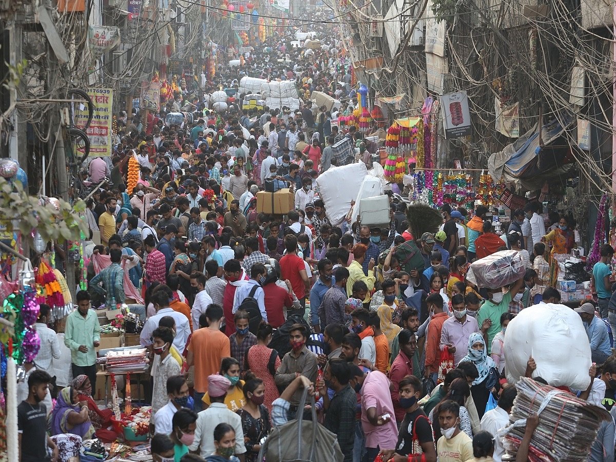 Delhi’s clogged Sadar Bazar a recipe for COVID disaster