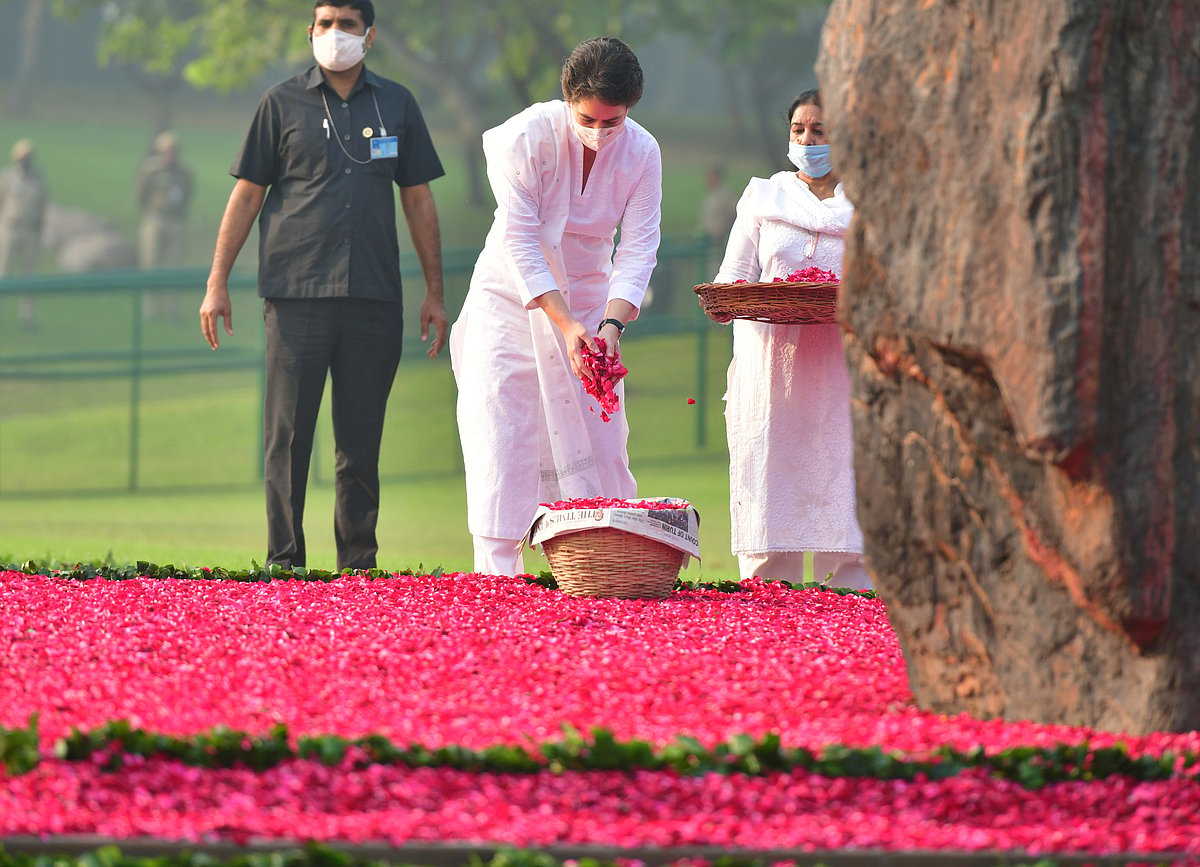 Rahul, Priyanka Gandhi pay tributes to former PM Indira Gandhi on her death anniversary