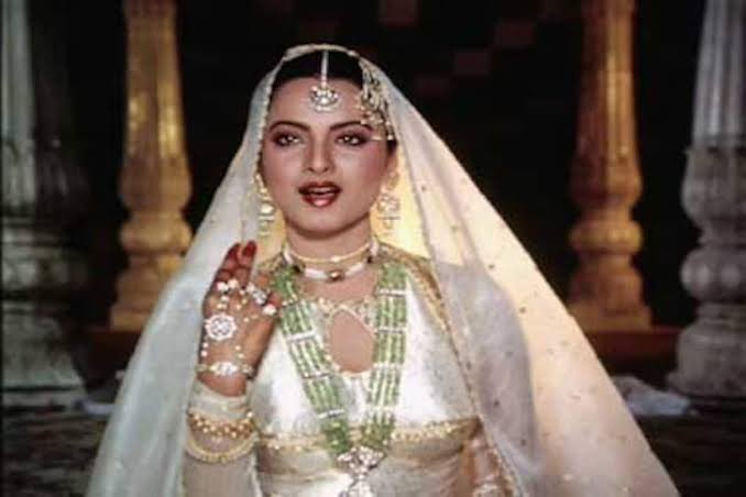 On Rekha’s birthday, here are 5 Iconic Rekha songs (some of them you may not have heard!)