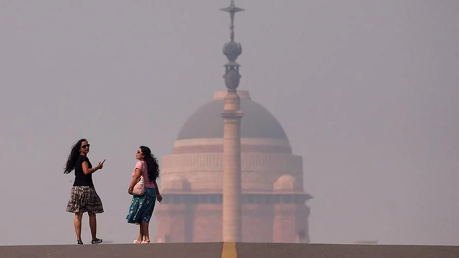 Gusty winds, light rainfall provide relief to scorched Delhi NCR