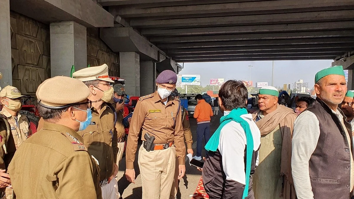 Farmers rally on Delhi-Ghaziabad border, police holds talks