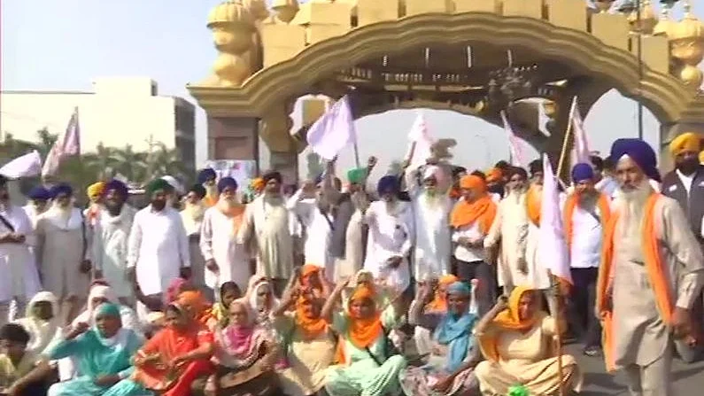 Farmers in Punjab, Haryana block roads as part of nationwide protest against farm laws