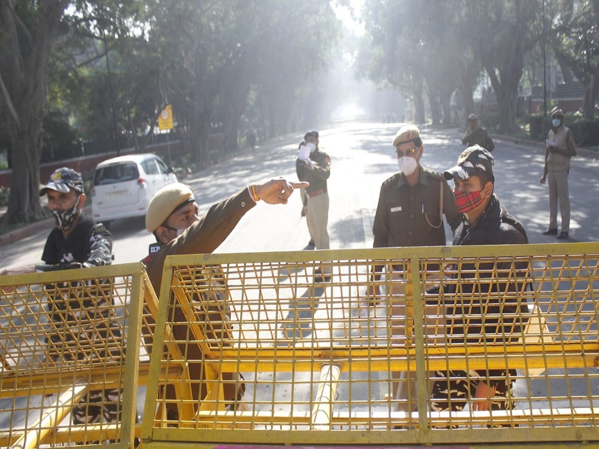 AAP leaders detained ahead of protest outside Shah, LG’s homes