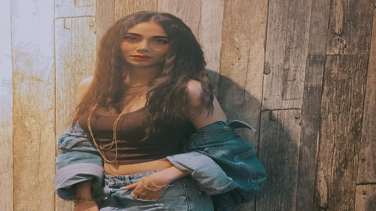 Singer Zara Khan