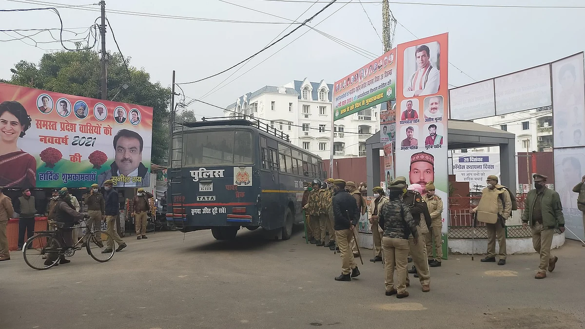 UP Police prevents Congress leaders from paying floral tributes to Mahatma Gandhi on party’s foundation day