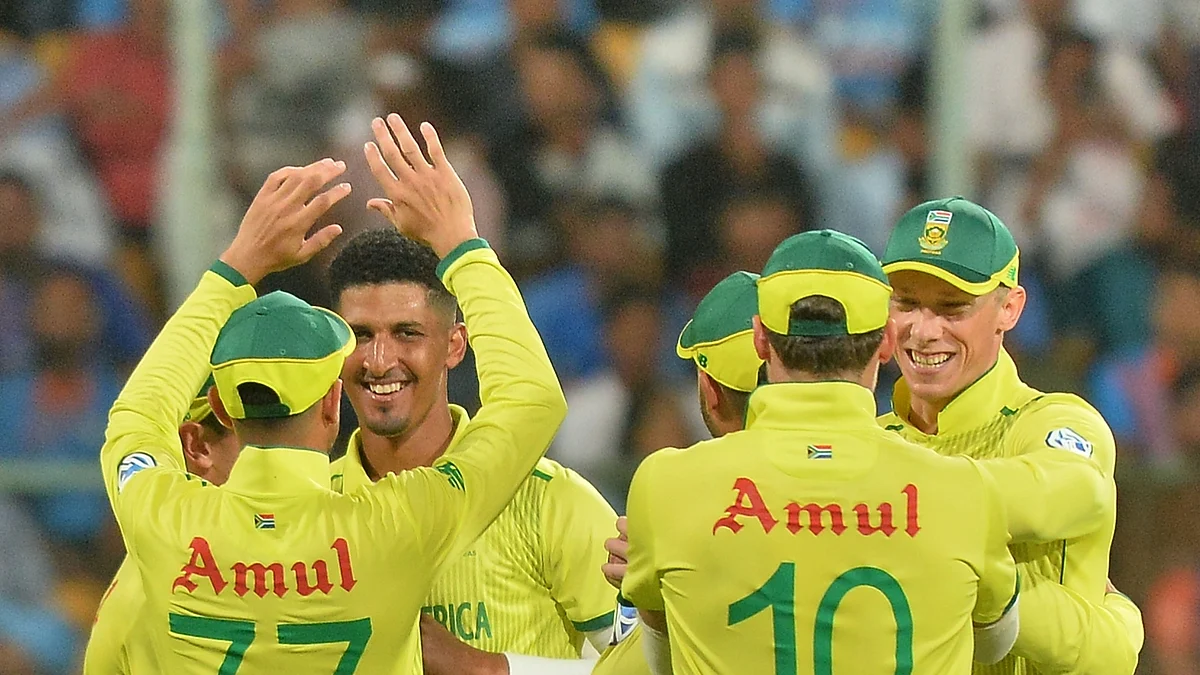Cricket South Africa to retest players, hotel staff