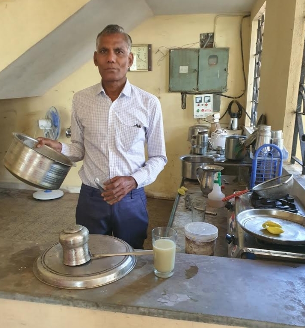 Unique! Ex-banker uses pressure cooker steam to cure post COVID-19 symptoms