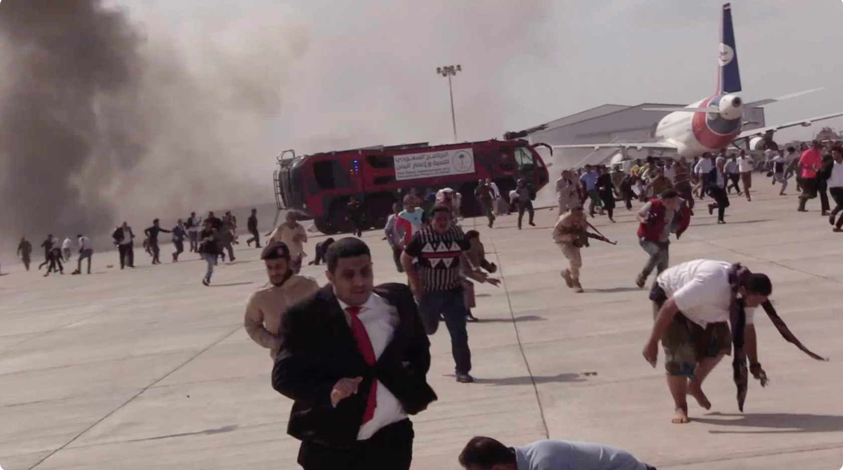 Blast at Aden airport kills 25, wounds 110
