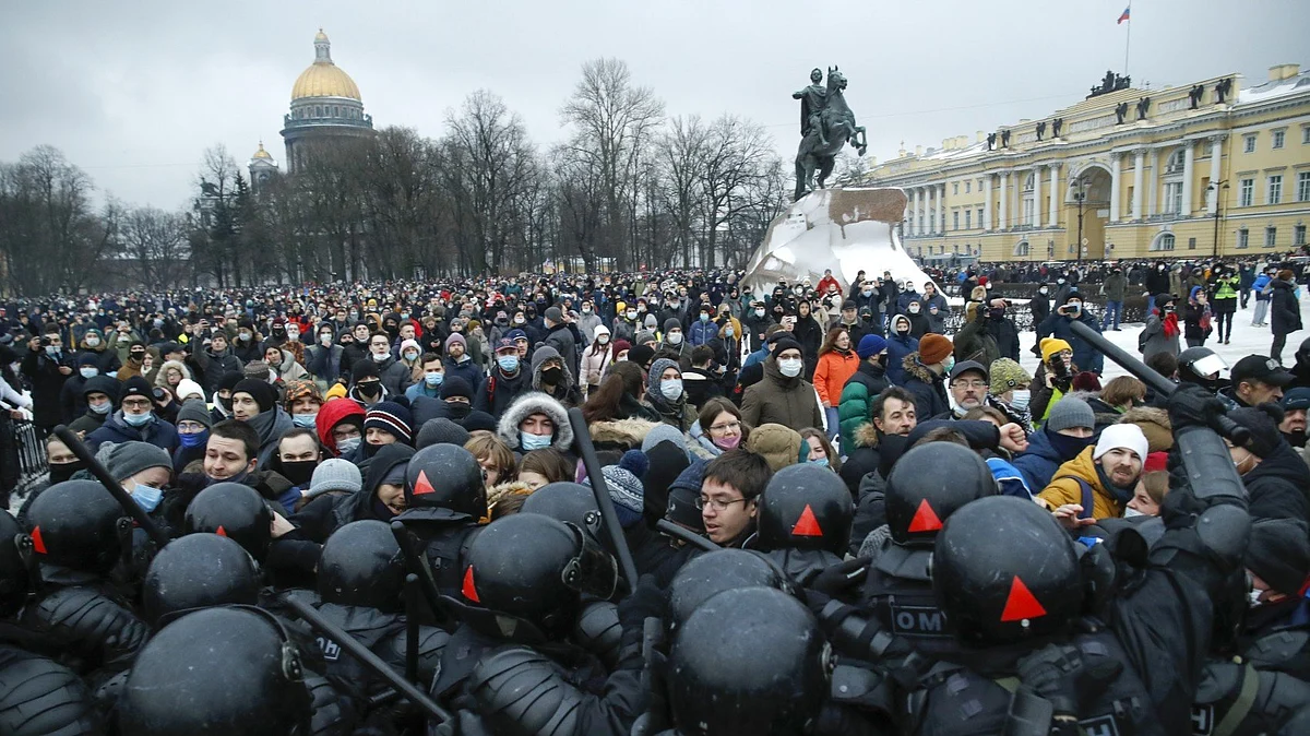 EU weighs response to opposition leader Navalny arrest in Russia, protest crackdown