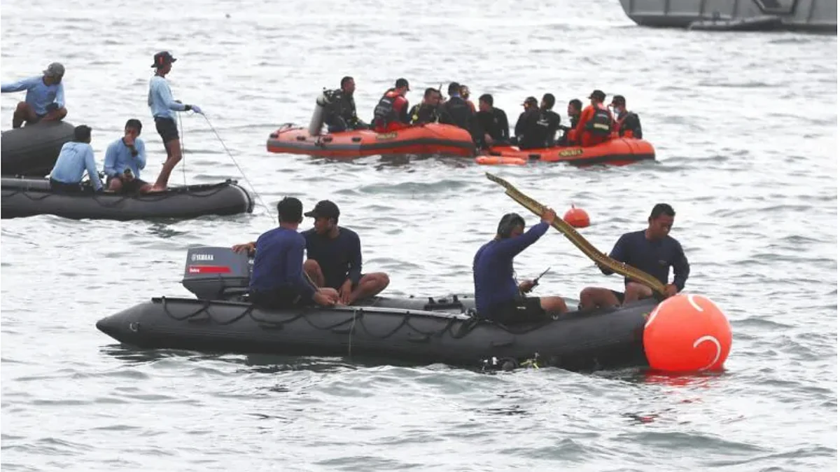 Indonesia intensifies search for crashed plane’s black boxes