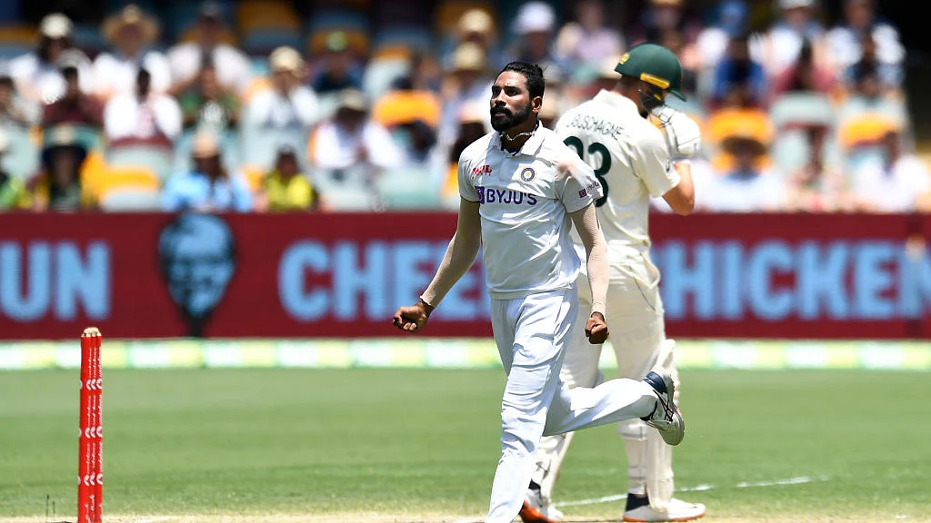 India strike back to reduce Australia to 149/4 at lunch, home team lead by 182