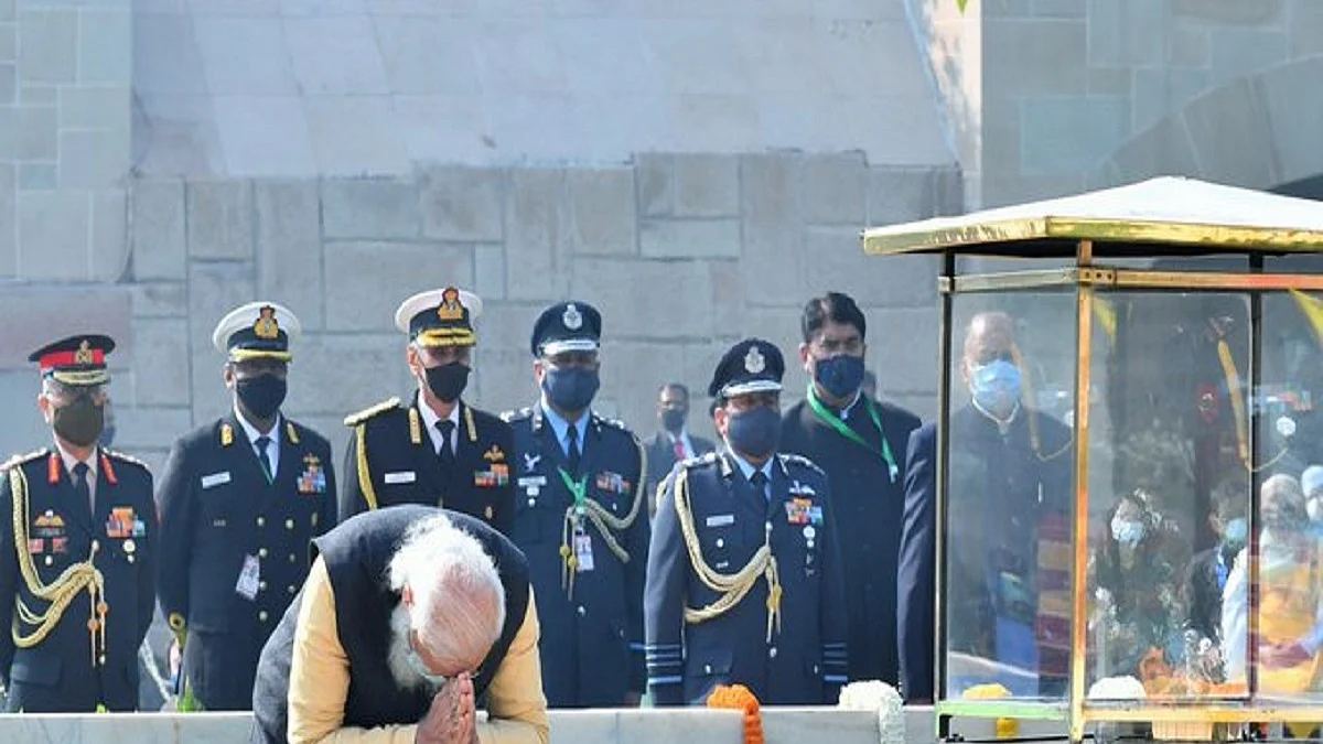 Perfecting the art of praising both the Mahatma and his killer