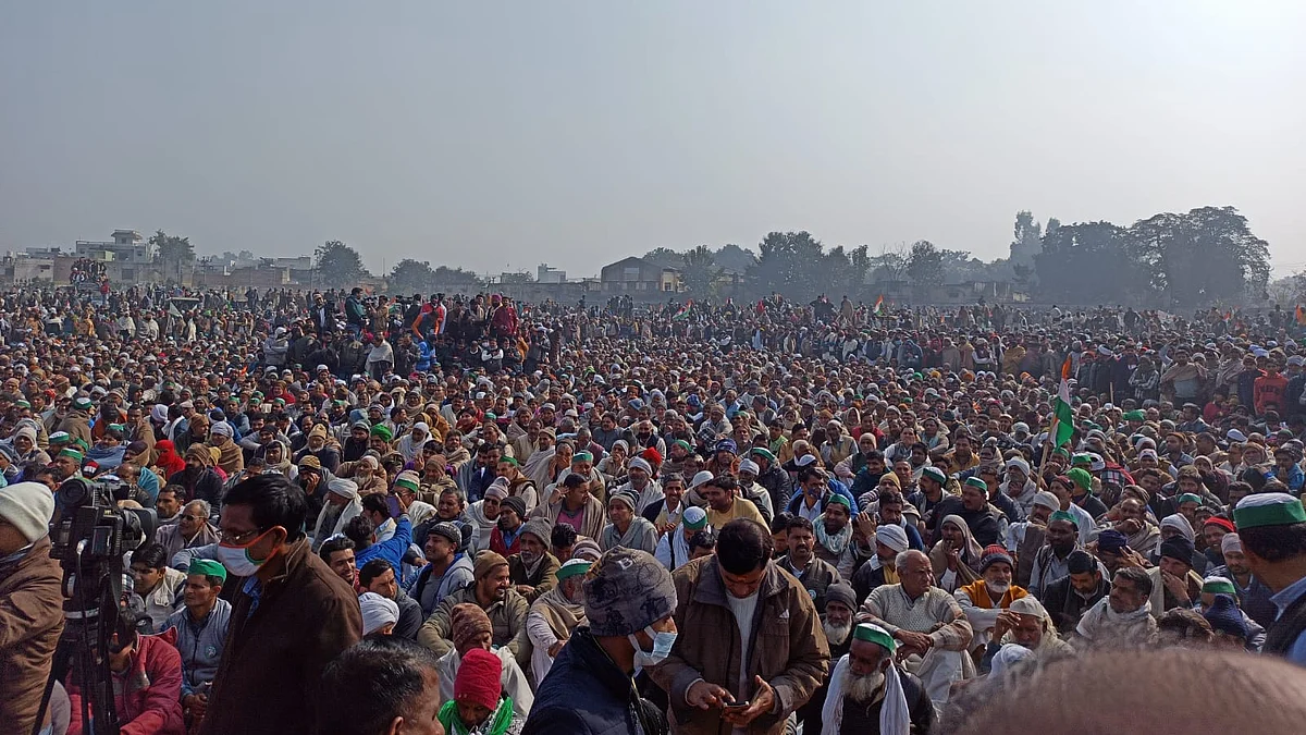 Thousands of farmers attend mahapanchayat in Muzaffarnagar to back BKU