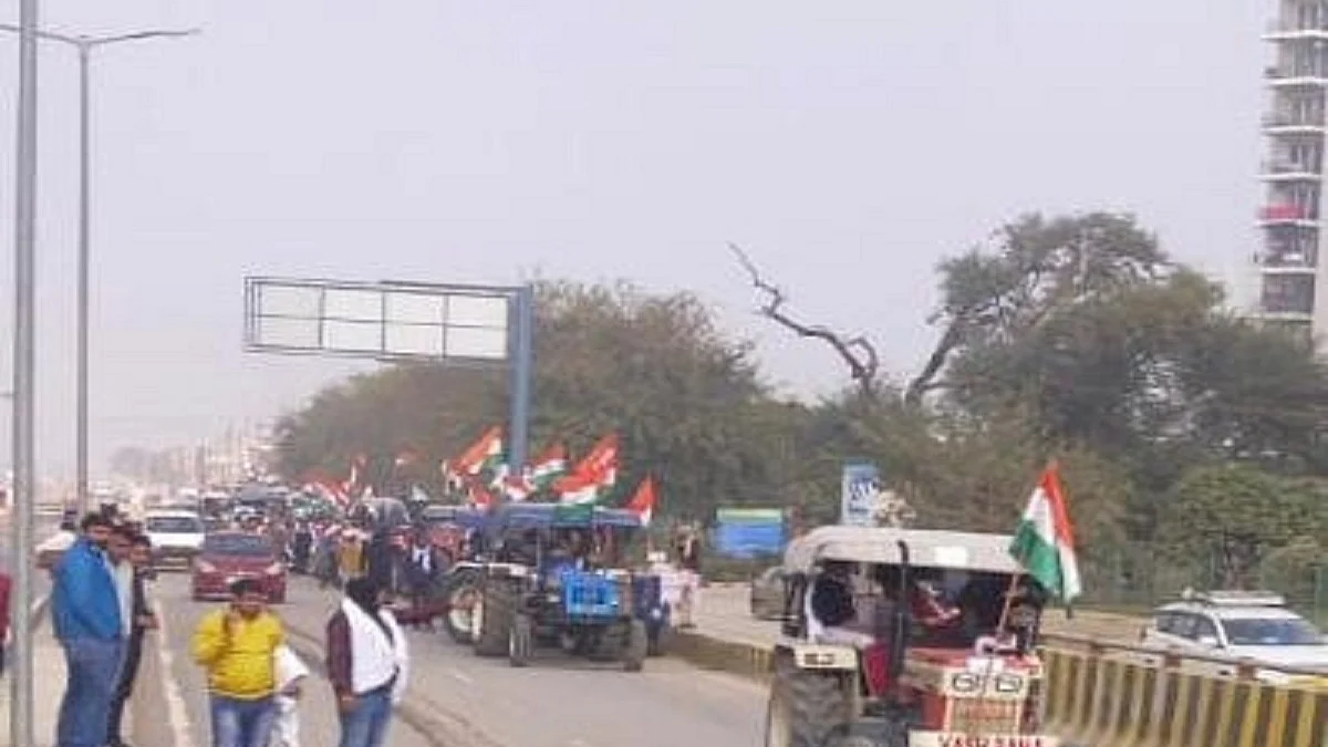 Tractors line up in Delhi ahead of #farmersparade on R-Day