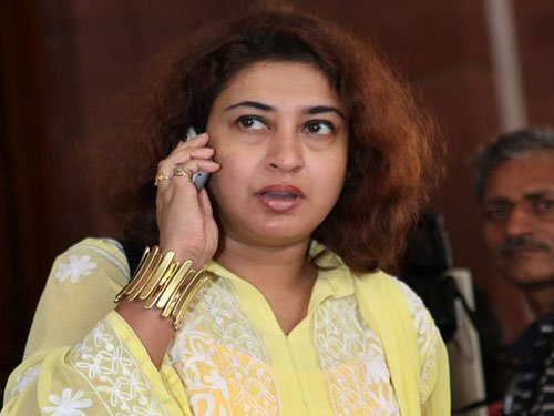 I am with Mamata Banerjee, says Satabdi after meeting Abhishek