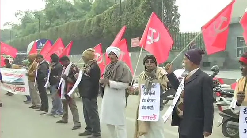 Human chains formed in Bihar to show support to farmers