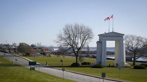 Canada mandates negative COVID test for travellers from US border