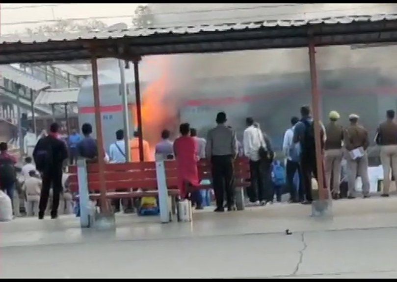 Smoke detected in Lucknow-bound Shatabdi Express