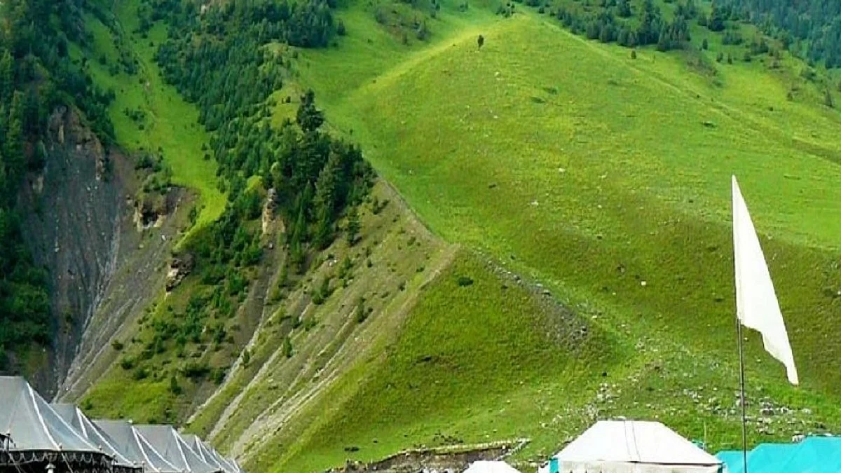 Kashmiris await traditional guests to return lost smiles in 2021
