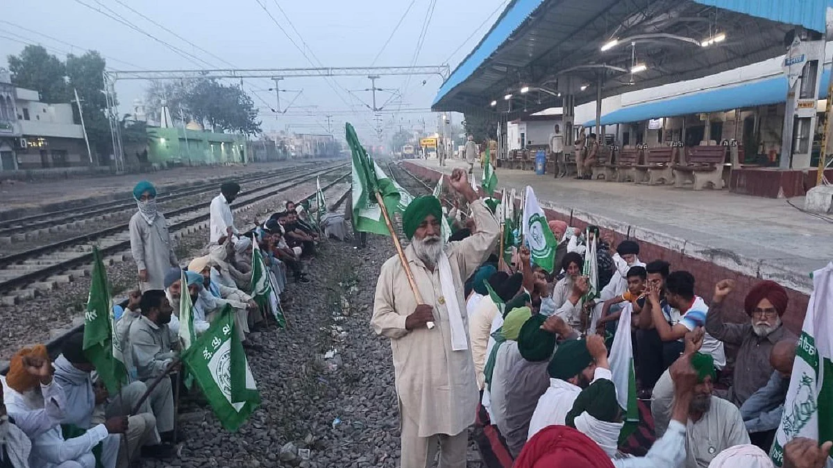 Bharat Bandh: Farmers block highways, roads in Punjab, Haryana; rail services hit