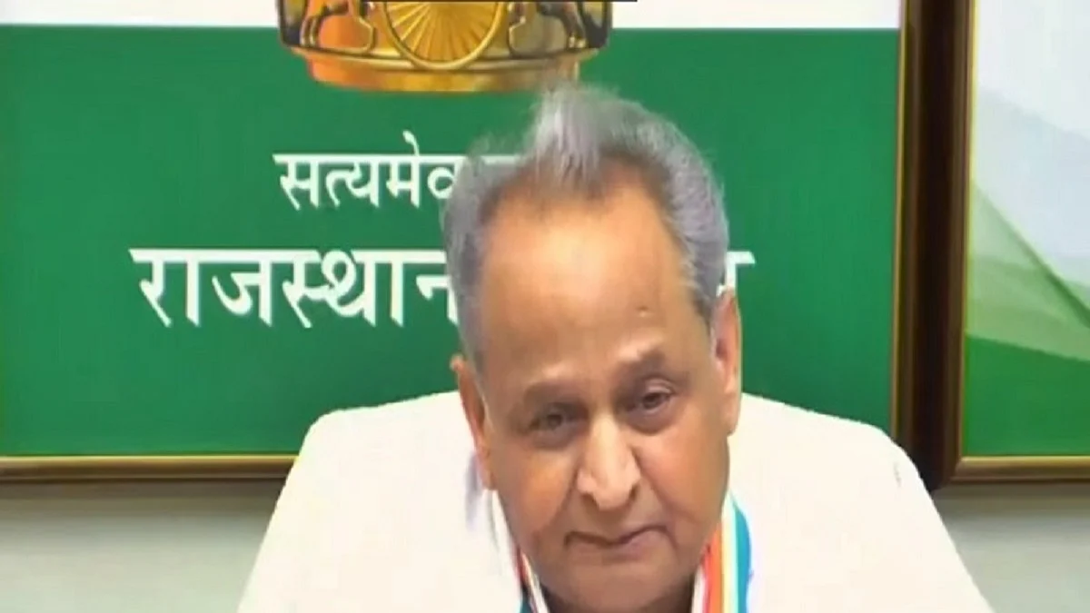 Gehlot urges Centre to remove age limit on COVID vax