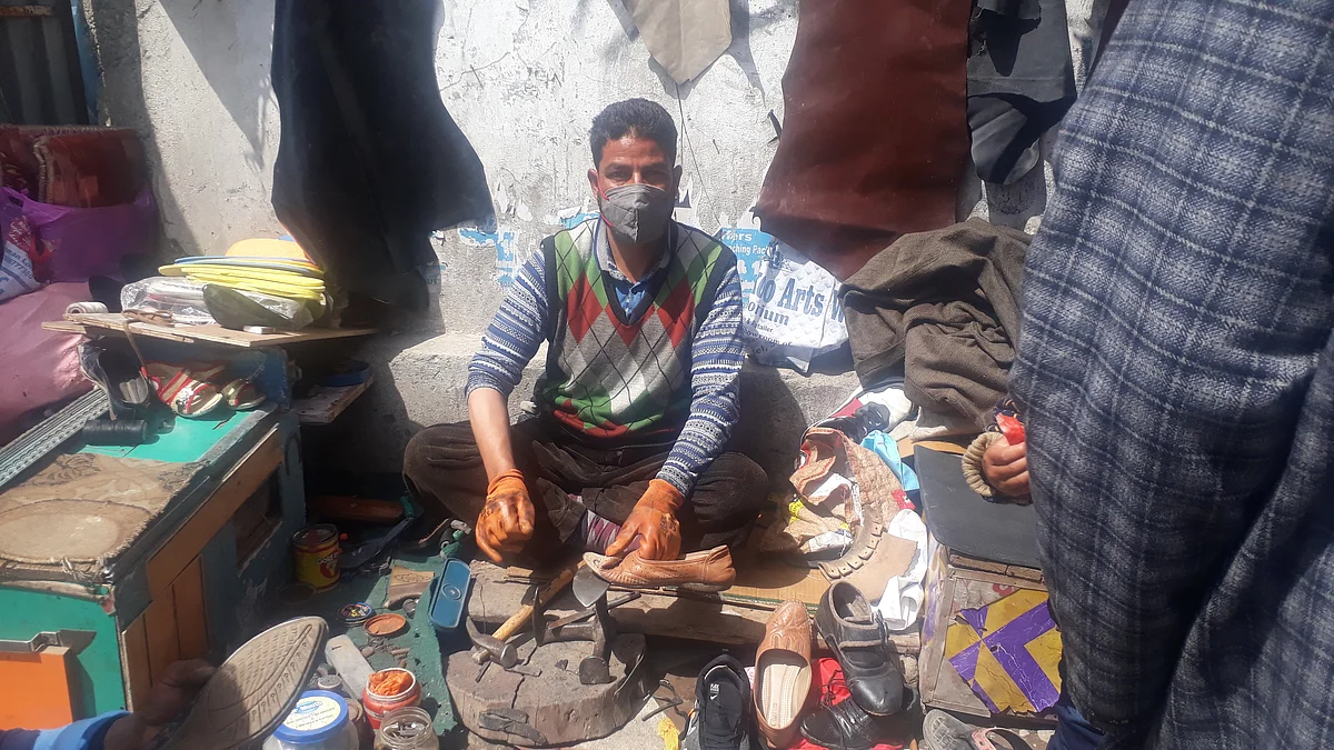 The shoemaker of Shopian