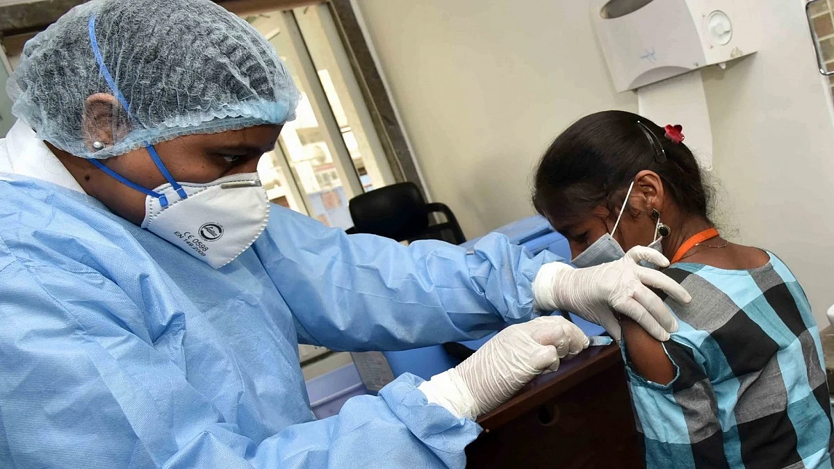 Delaying vaccine will give virus opportunity to develop new COVID variants: Experts