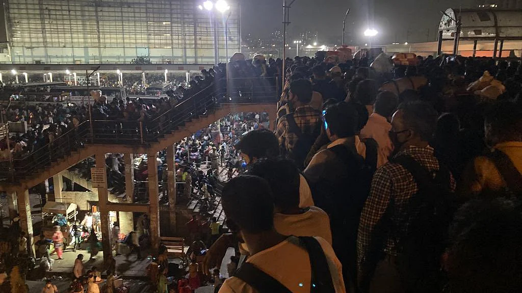 Delhi lockdown: Thousands of migrant workers head home despite CM Kejriwal’s assurance ‘Main hoon na’